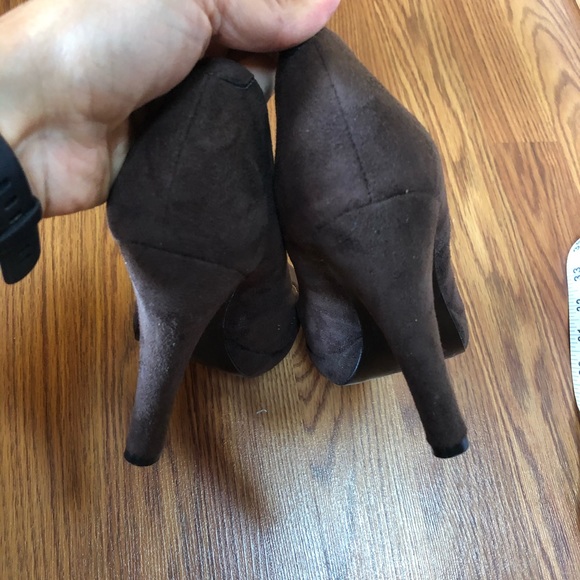 APOSTROPHE Brown Faux Suede Heels Size 8 - Picture 5 of 7